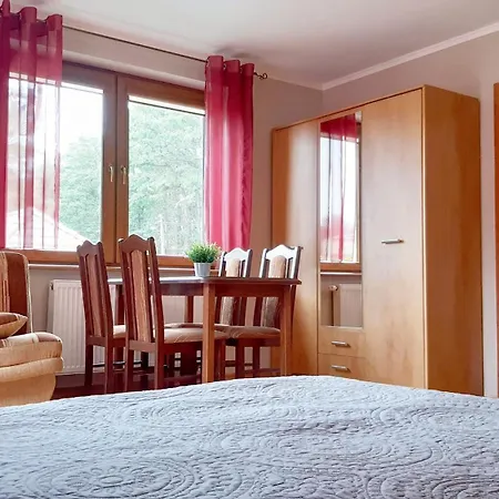 Agcez Ubytování v soukromí Międzywodzie